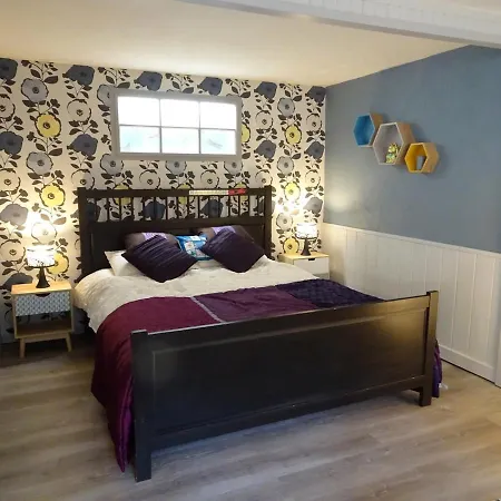 Nicolette, 2 Minutes From The Centre De Luz