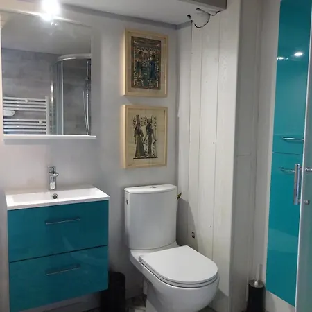 Nicolette, 2 Minutes From The Centre De Luz *