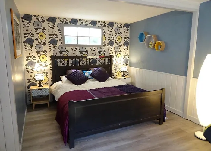 Nicolette, 2 Minutes From The Centre De Luz