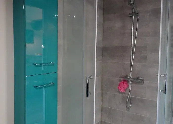 Nicolette, 2 Minutes From The Centre De Luz Luz-Saint-Sauveur